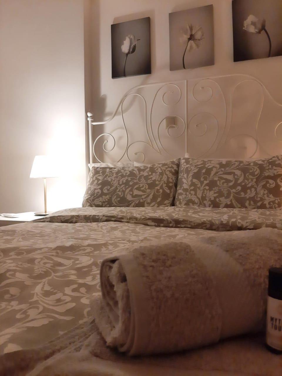 Bed, Bedroom, towels, towels