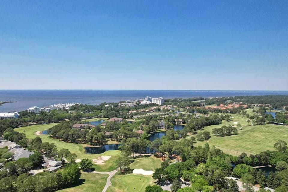 NEW Baytowne Bahia Breeze Pool View Apartment in Miramar Beach