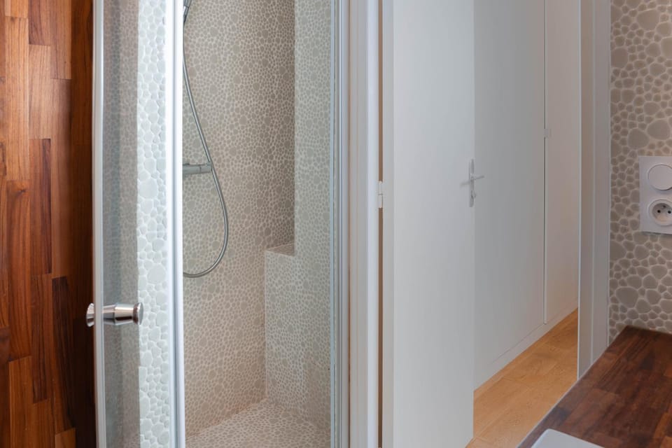 Shower, acessibility