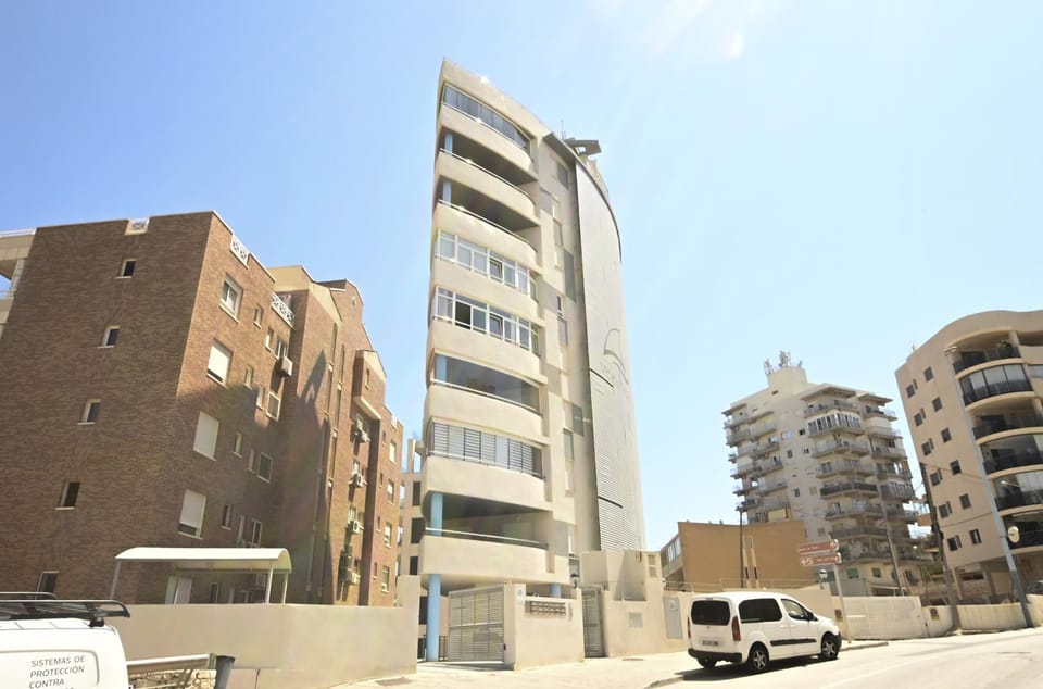 Property building, Facade/entrance, Off site