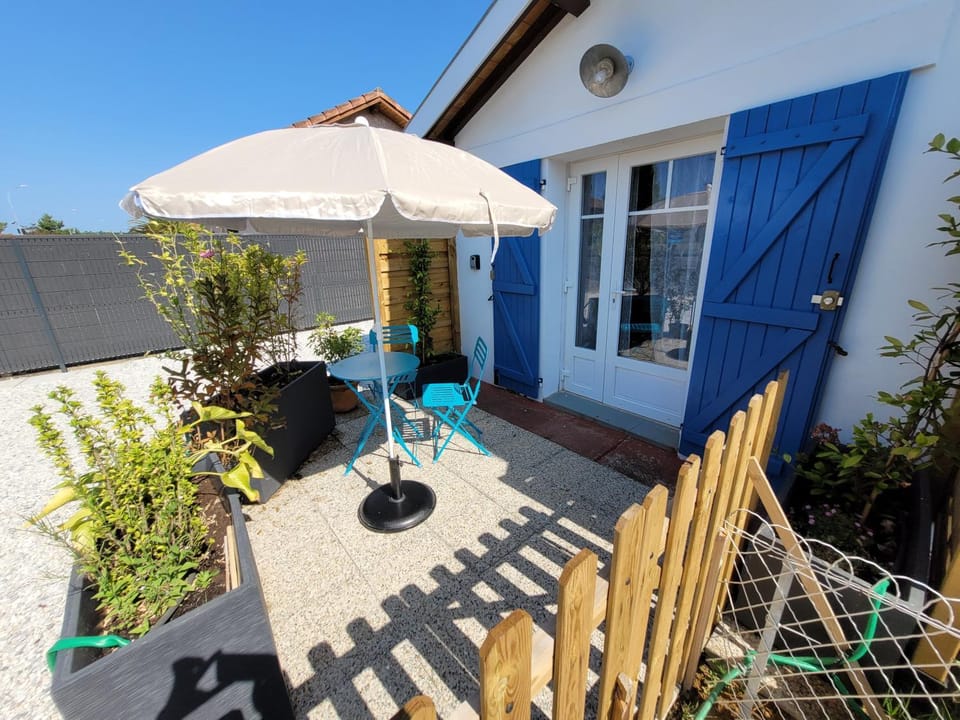 Patio, Day, Balcony/Terrace, Balcony/Terrace