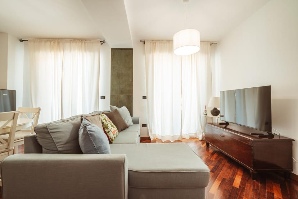 Communal lounge/ TV room, TV and multimedia, Living room, Seating area, Evening entertainment