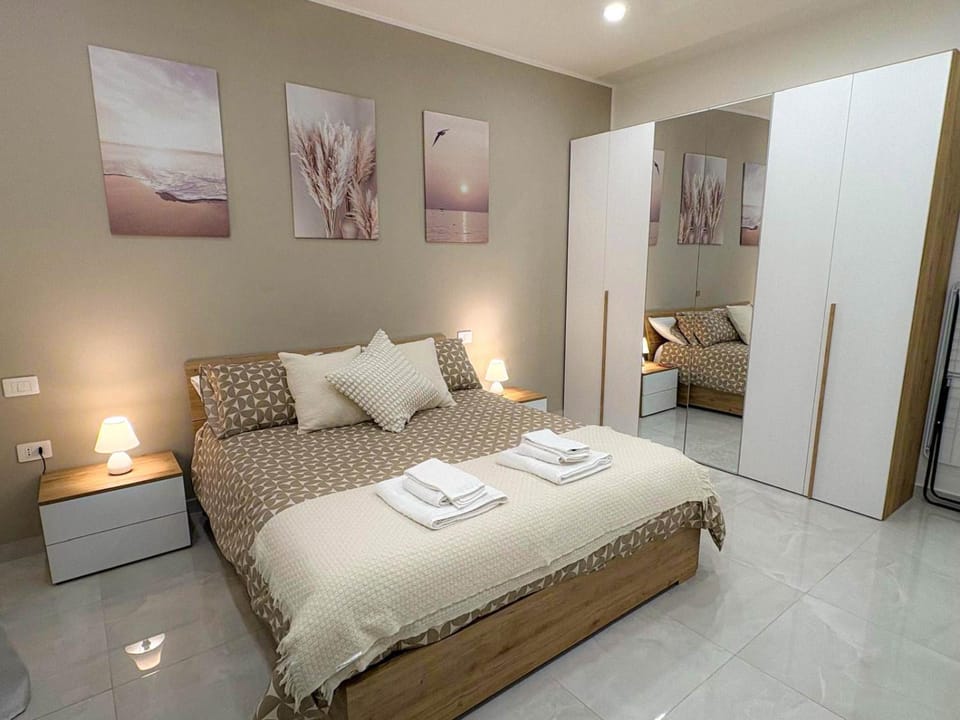 Bed, Bedroom, towels, wardrobe
