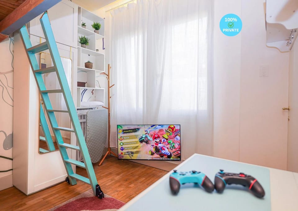 La chambre COCTEAU Vacation rental in Île-de-France