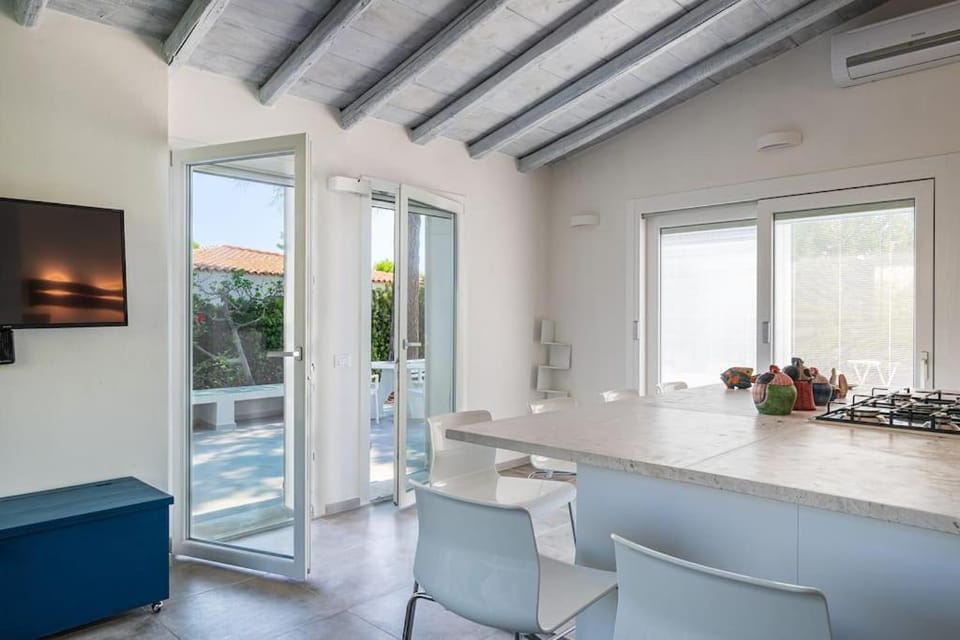 Kitchen or kitchenette, Seating area
