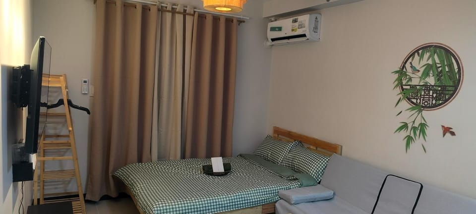 Bed, Living room, Seating area