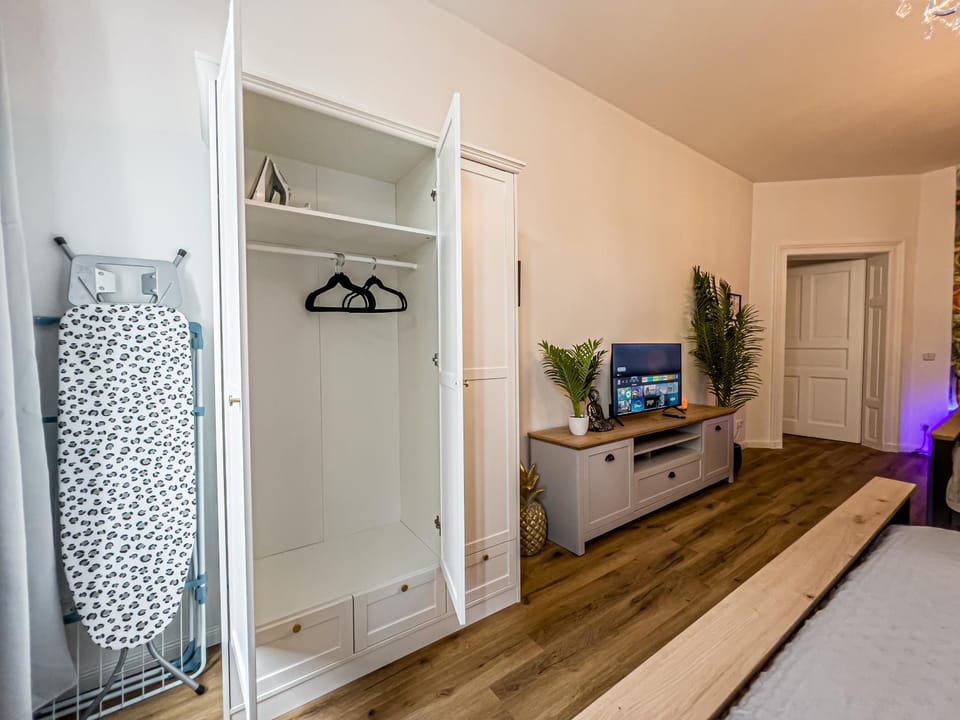 Bed, Photo of the whole room, Bedroom, wardrobe