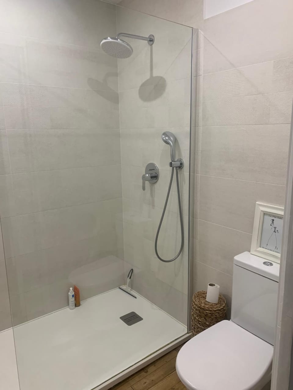 Shower, Toilet