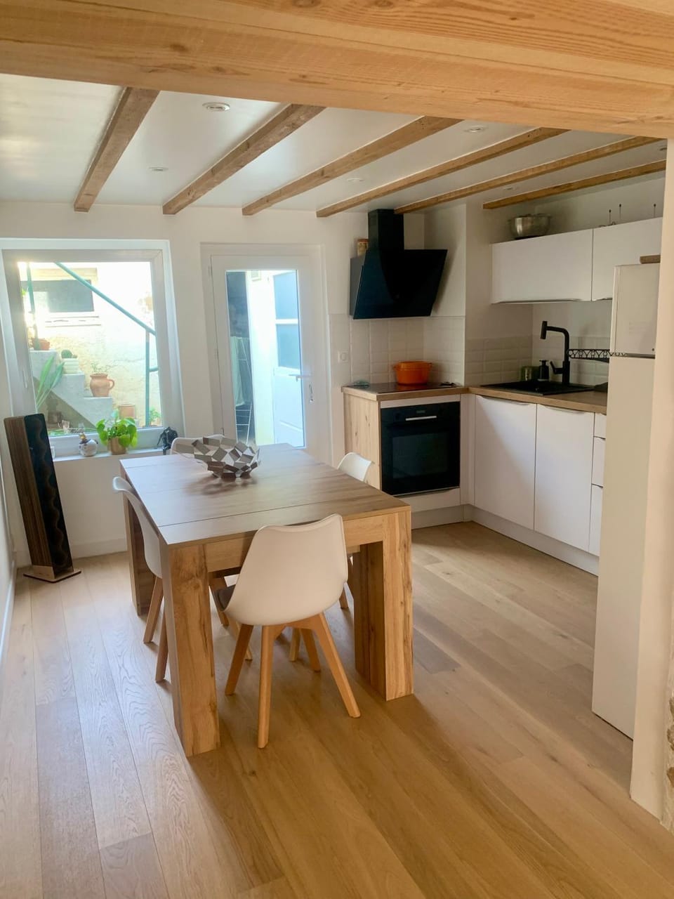 Kitchen or kitchenette, Dining area, dishwasher, oven, stove, toaster