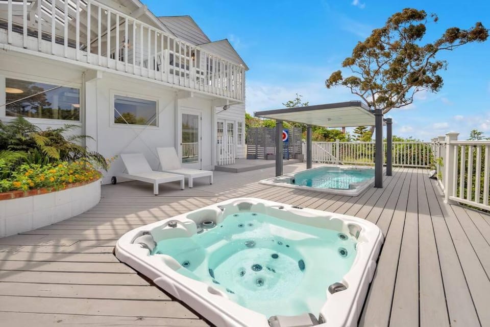 Hot Tub, Swimming pool, sunbed