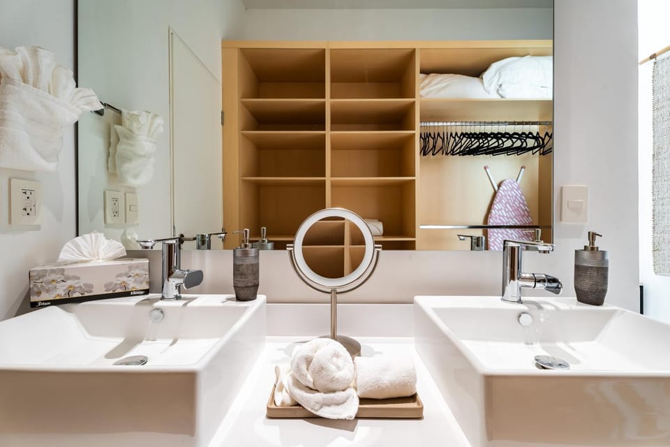 Bathroom, towels