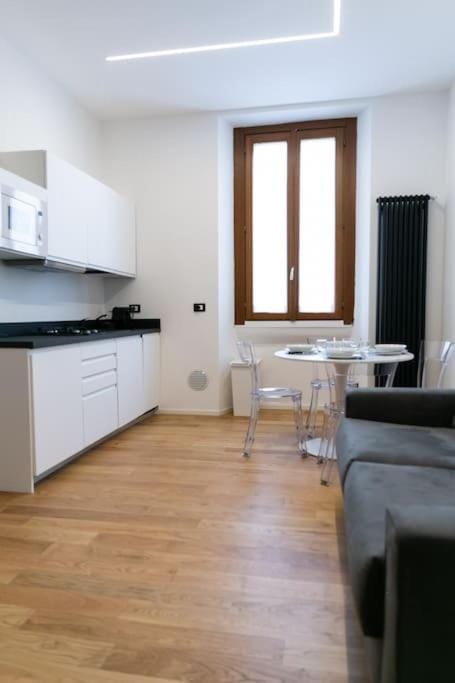 Living room, Dining area, stove