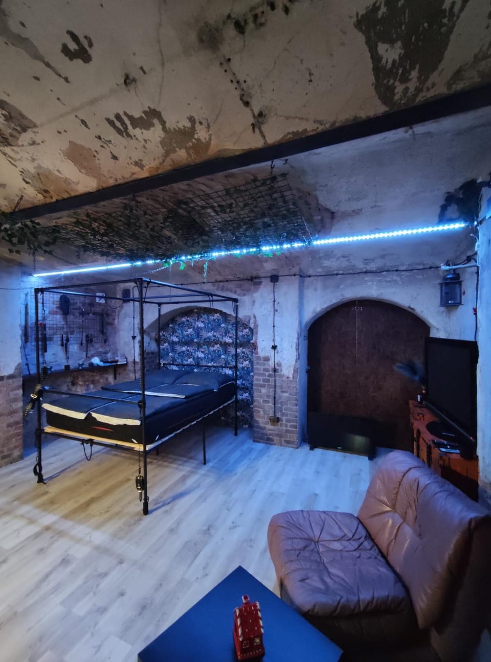 Bed, Living room, Seating area