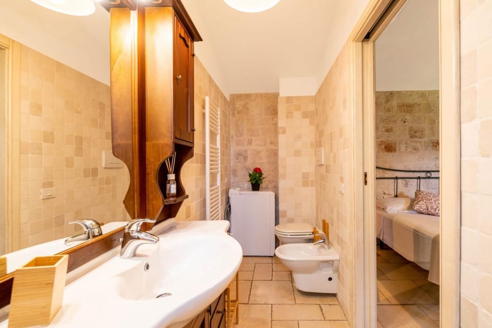 Shower, Toilet, Bathroom, bidet, towels