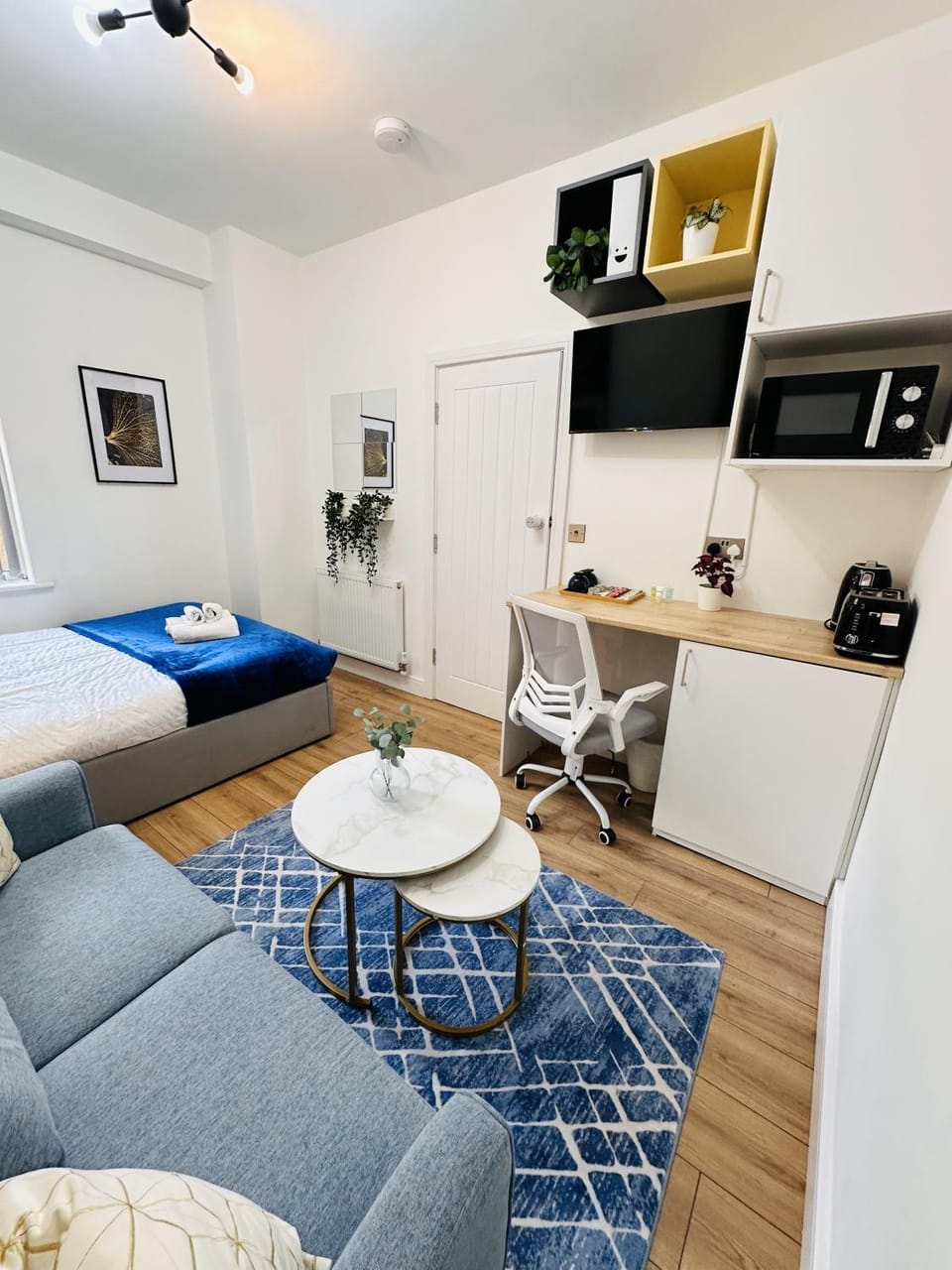 Newly Renovated Private Room with its own kitchenette in shared house by QE Hospital R2 Bed and Breakfast in Birmingham