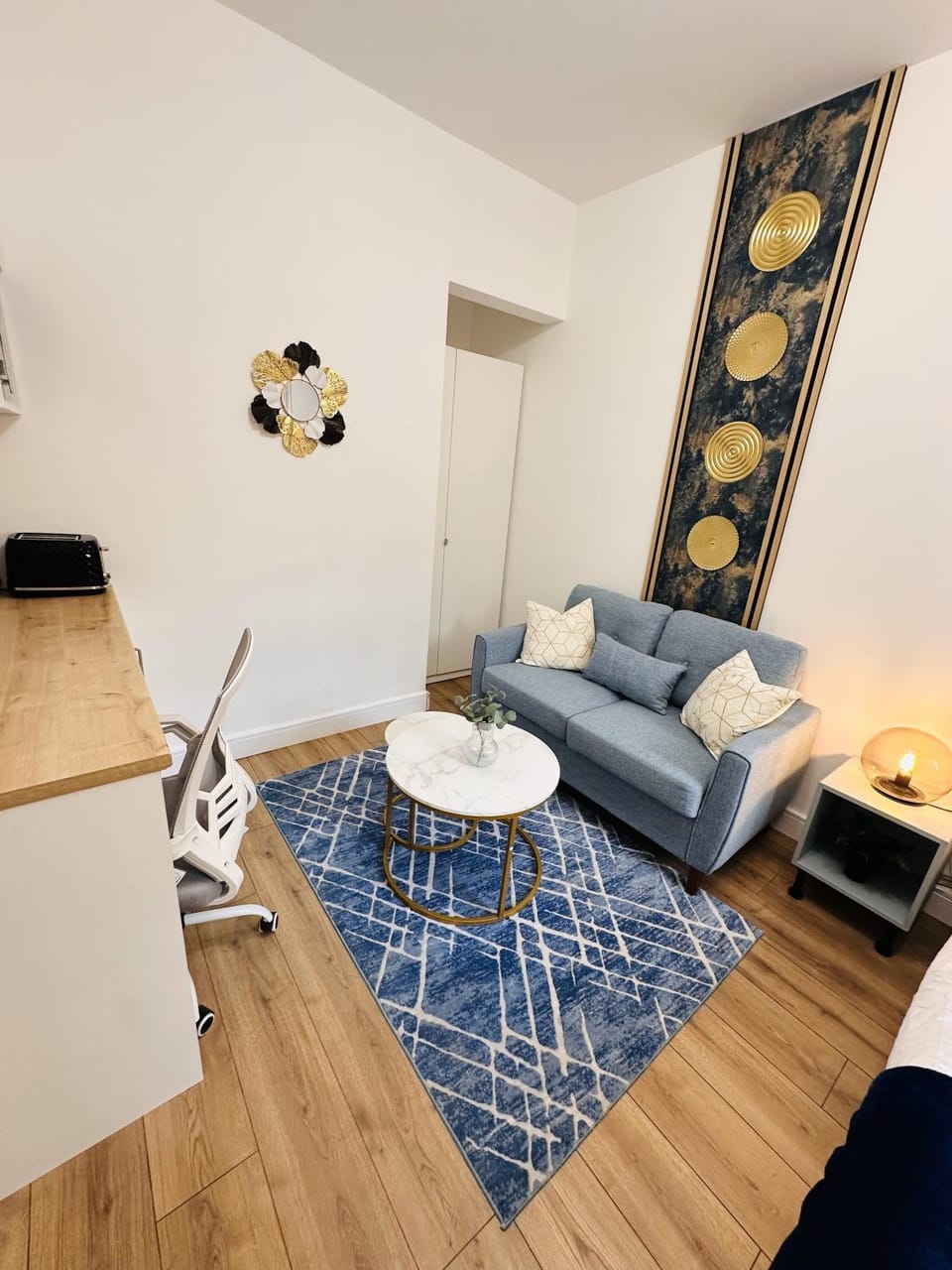 Newly Renovated Private Room with its own kitchenette in shared house by QE Hospital R2 Bed and Breakfast in Birmingham