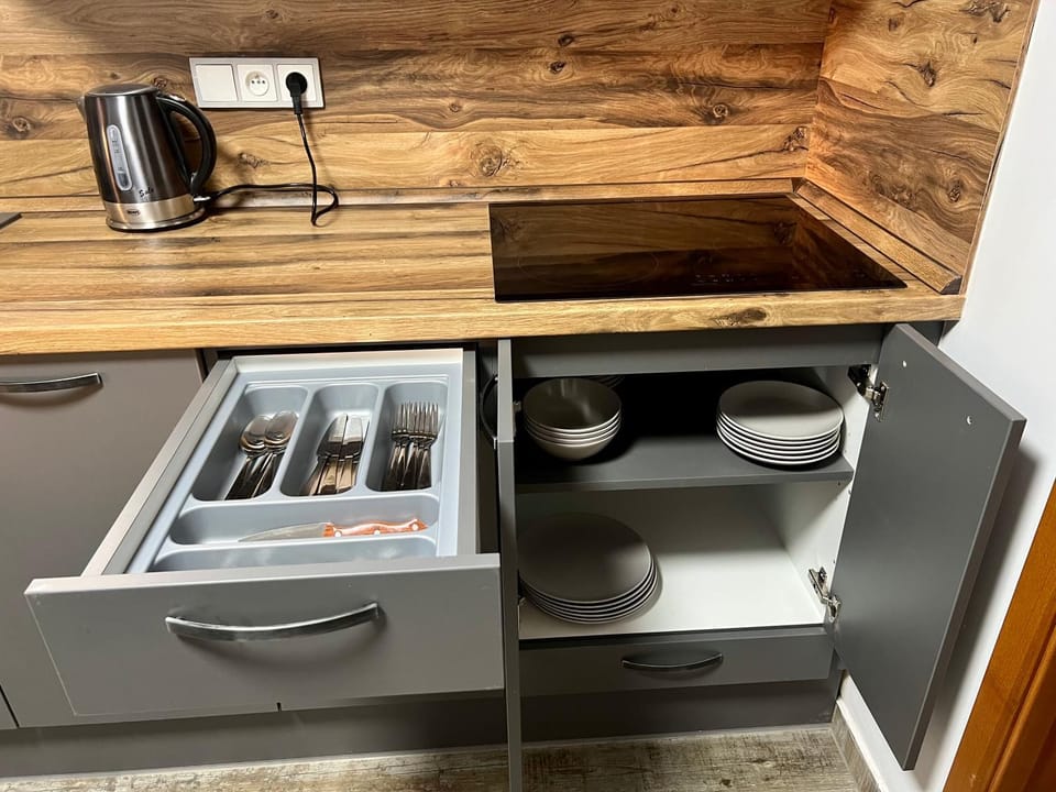 Coffee/tea facilities, Kitchen or kitchenette