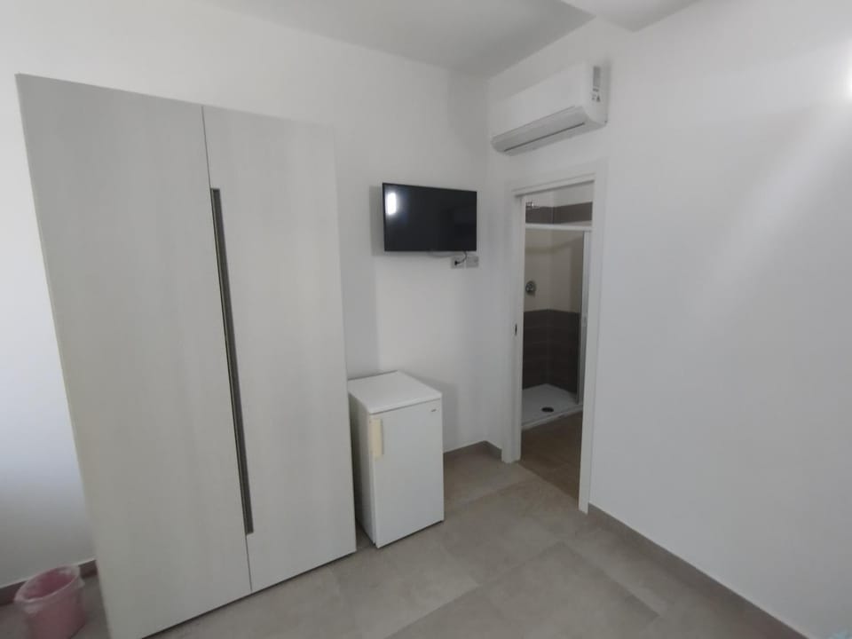 Bed, Bedroom, wardrobe, air conditioner