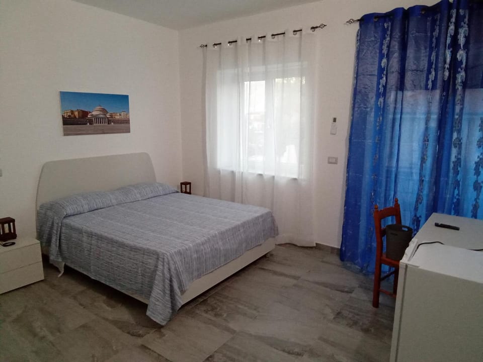 Property building, Bed, Photo of the whole room, Bedroom, hair dryier, internet, internet