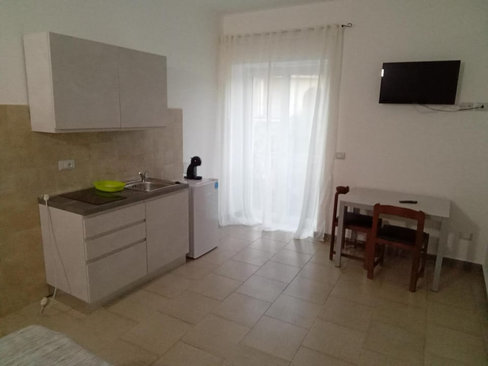 Shower, Bed, Kitchen or kitchenette, Bedroom, hair dryier, stove, towels