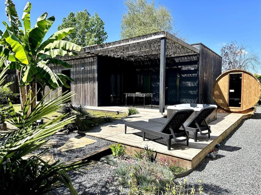 Property building, Patio, Spring, Day, Garden view, sunbed