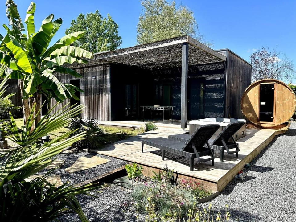 Patio, Facade/entrance, Spring, Day, Garden, Hot Tub, Massage, Sauna, View (from property/room), Balcony/Terrace, Spa and wellness centre/facilities, Logo/Certificate/Sign, Garden view, Area and facilities, Dinner, Sunset, Open Air Bath, Parking, flat iron, internet, sunbed, toaster, air conditioner