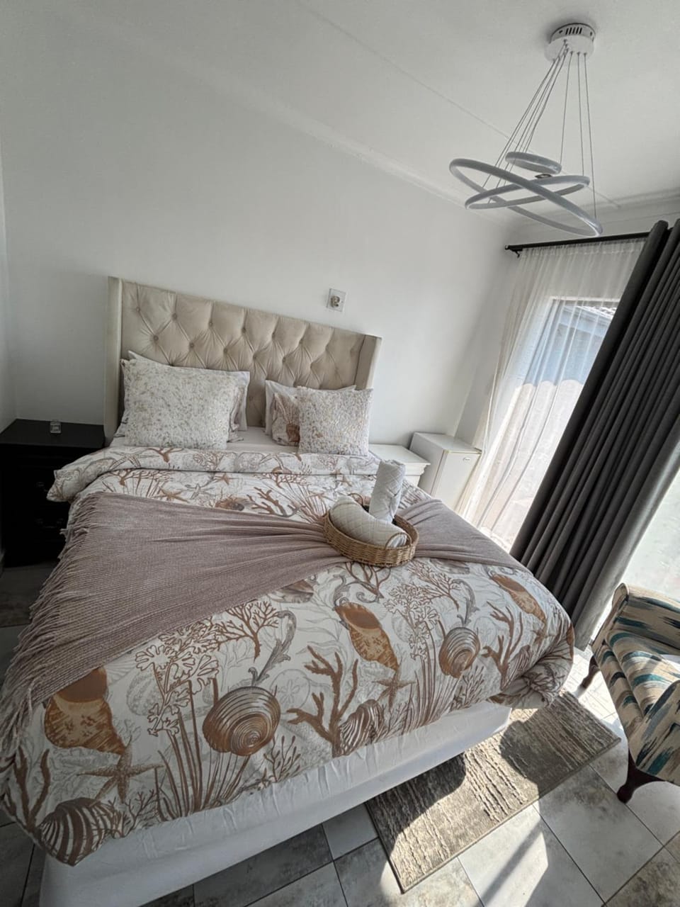 Photo of the whole room, Bedroom, towels