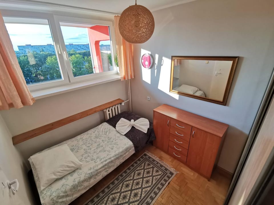 Bedroom, towels