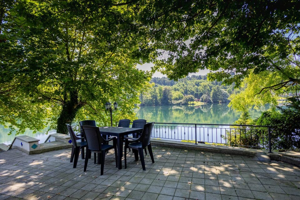 Spring, Day, Garden, View (from property/room), Balcony/Terrace, Seating area, Dining area, Garden view, River view