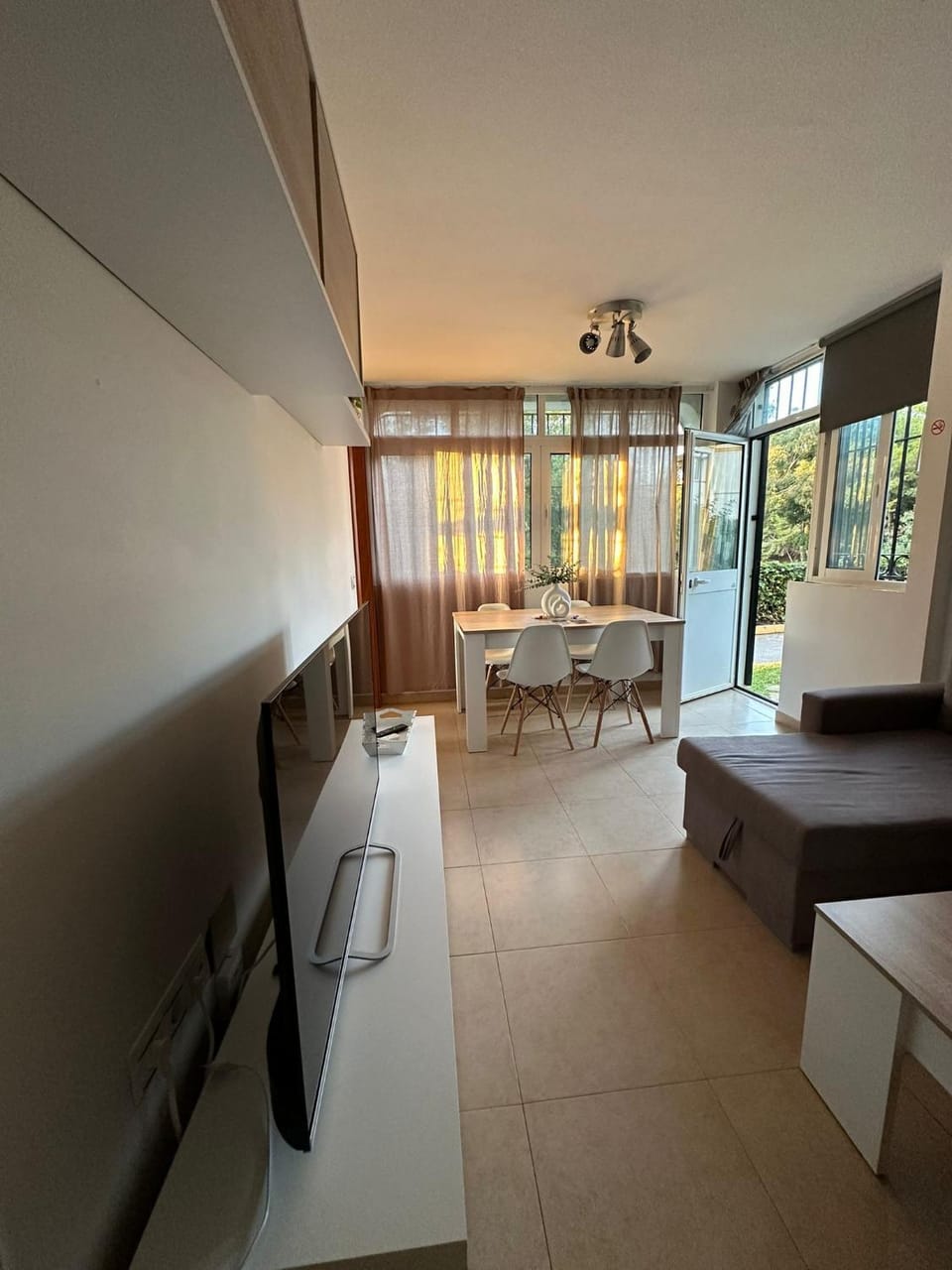 TV and multimedia, Living room, Dining area