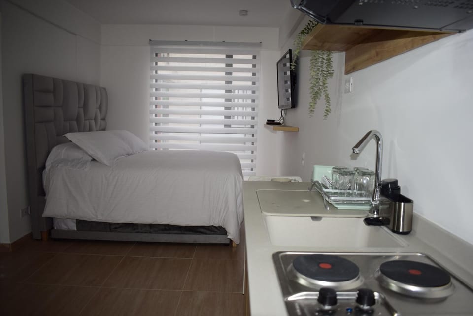 Bed, Kitchen or kitchenette, Bedroom