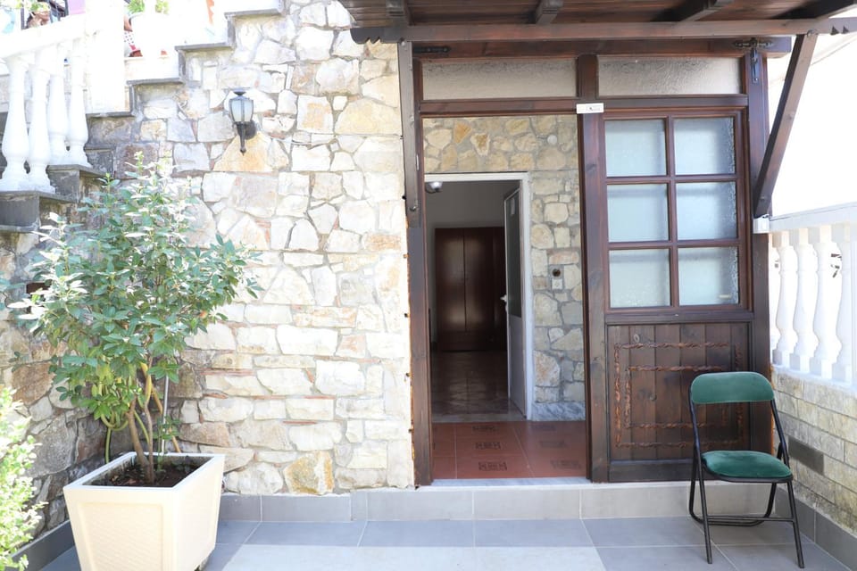 Patio, Facade/entrance, Day