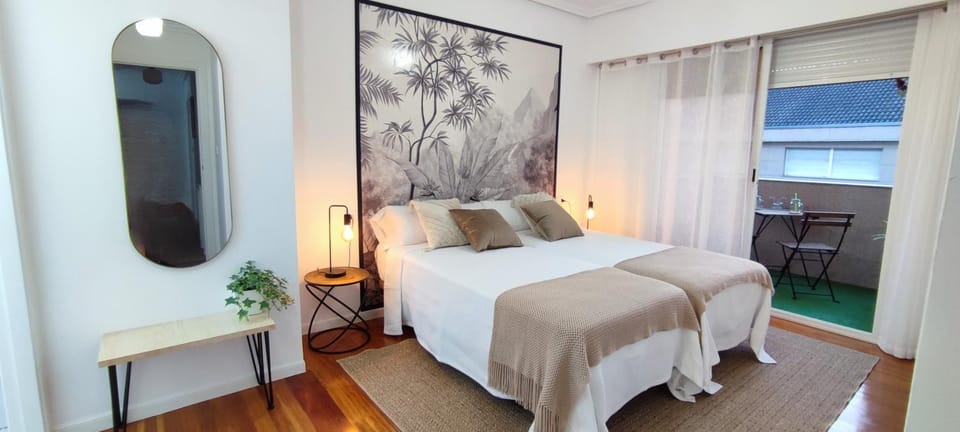 Photo of the whole room, Bedroom