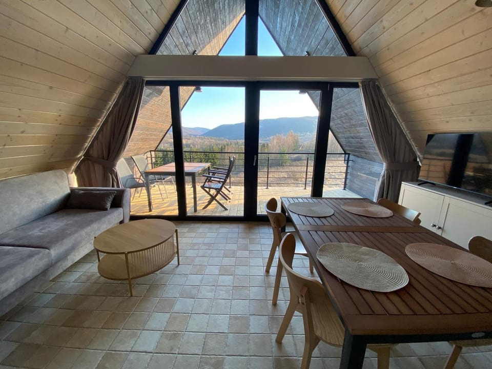 Balcony/Terrace, Living room, Seating area, Mountain view