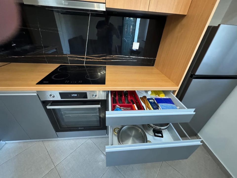 Kitchen or kitchenette, oven, stove