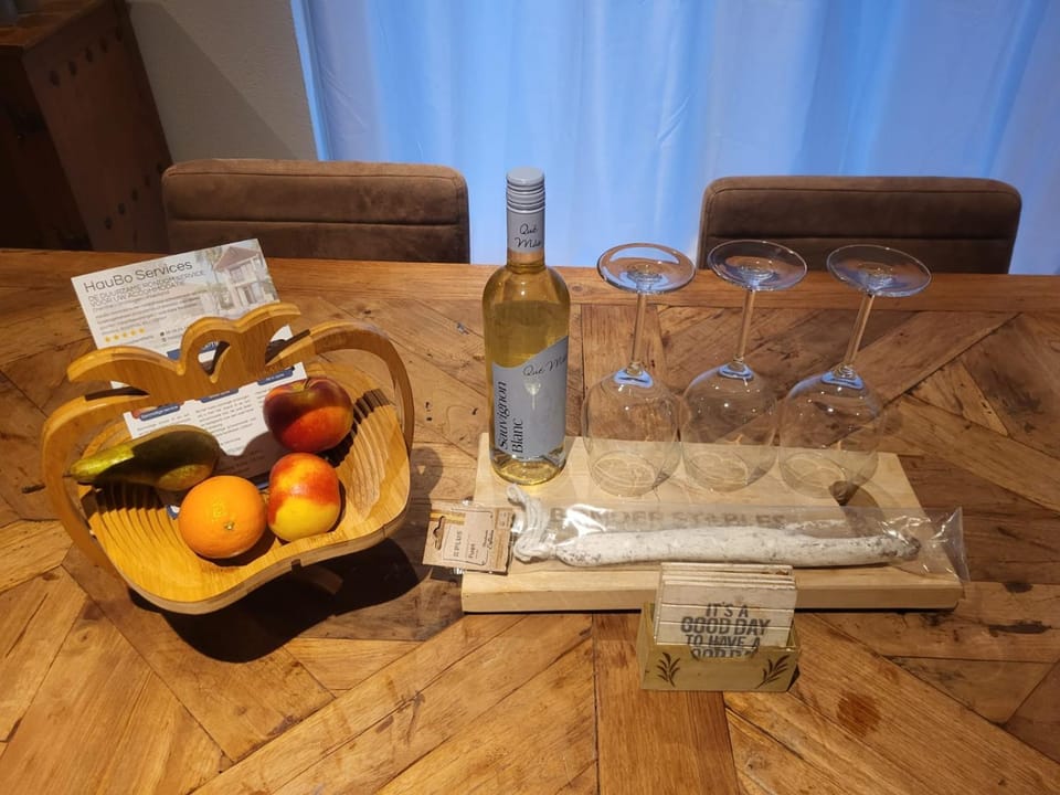 Food and drinks, Food, Drinks, Alcoholic drinks