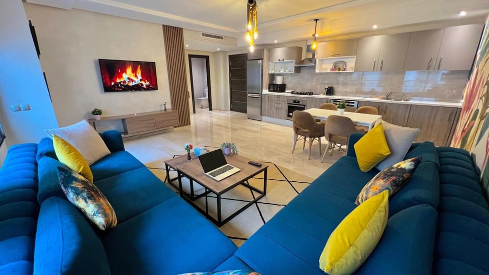 TV and multimedia, Kitchen or kitchenette, Living room, Seating area, Dining area, flat iron, minibar, stove