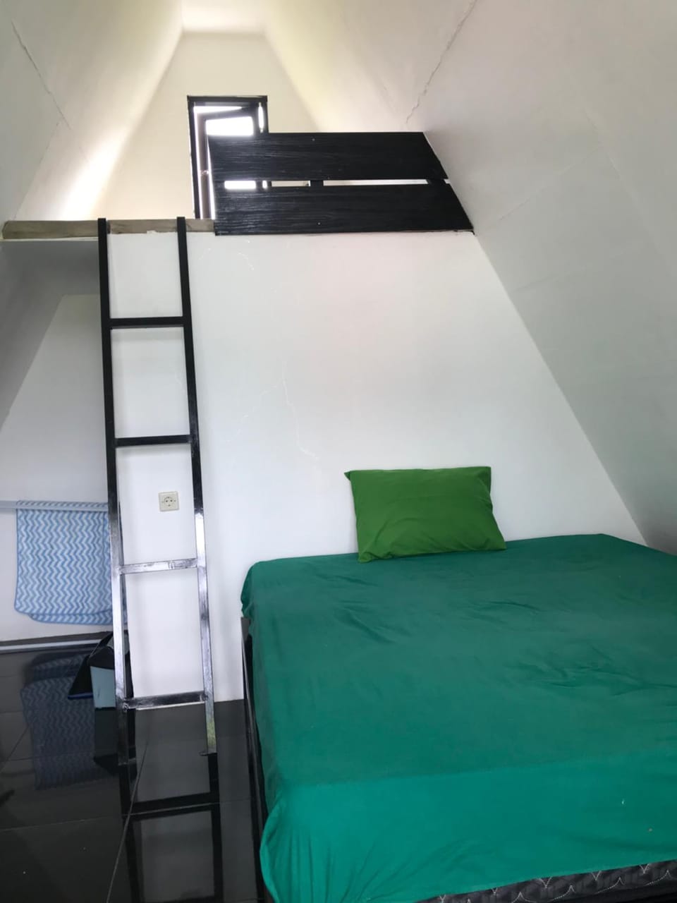 Bed, Photo of the whole room, Bedroom, bunk bed