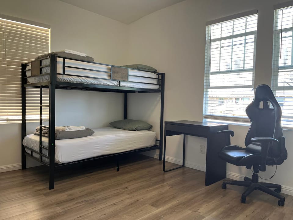 Green House Hostel in Los Angeles