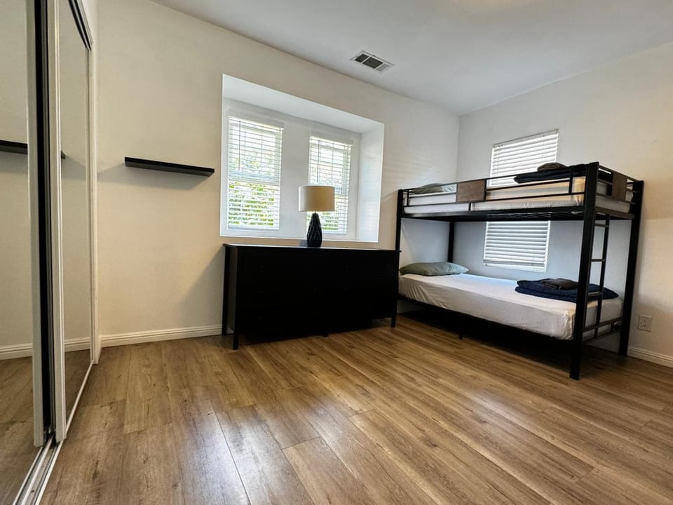Green House Hostel in Los Angeles