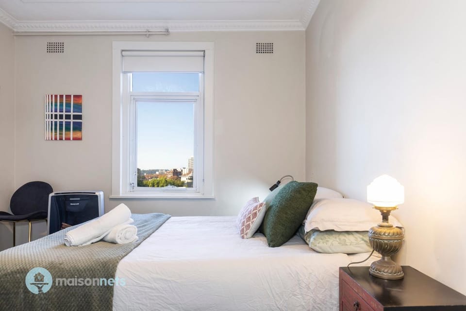 Bed, Seating area, Bedroom
