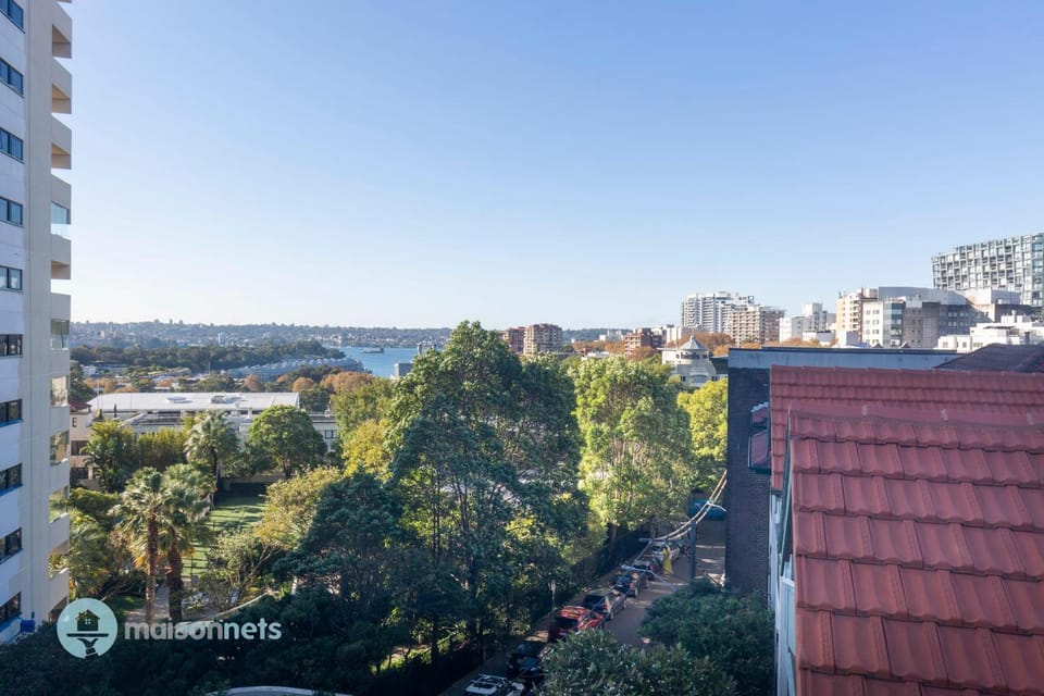 Top Floor 1 Bedroom Apt Sunroom Close To CBD Apartment in Sydney