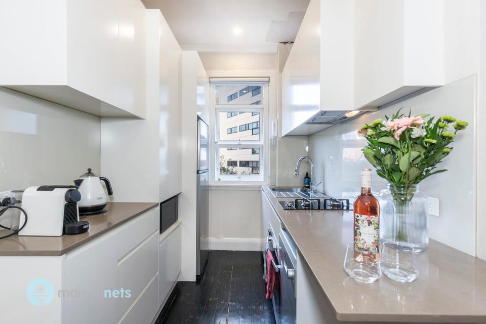 Coffee/tea facilities, Kitchen or kitchenette, oven, stove, toaster