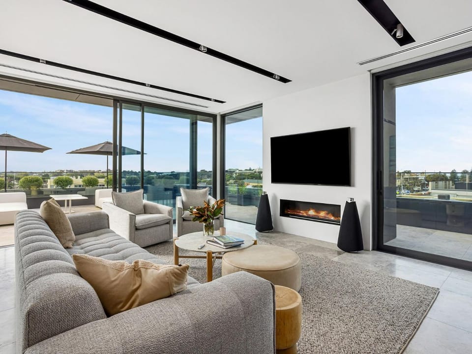 Amazing Penthouse Sorrento Apartment in Melbourne Road