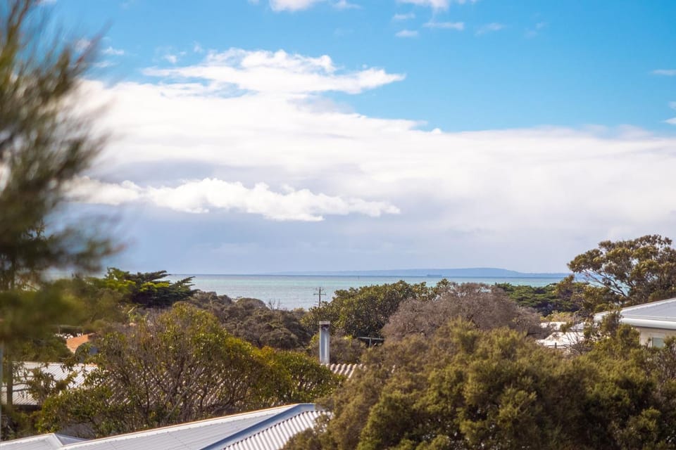 Beachside Walk to Bay Beach Sorrento House in Melbourne Road