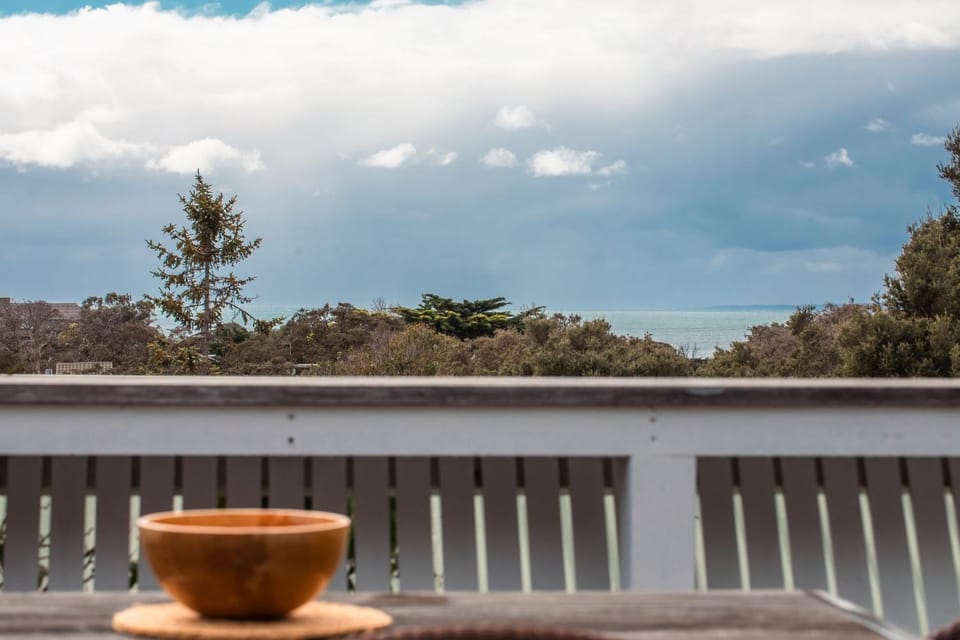 Beachside Walk to Bay Beach Sorrento House in Melbourne Road
