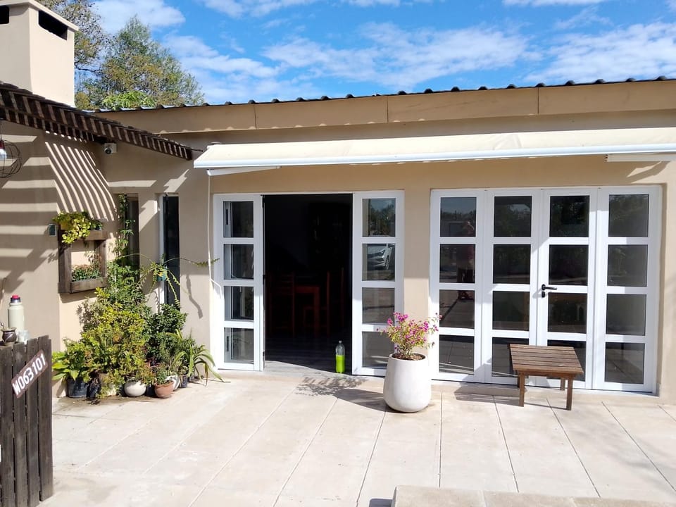 Patio, Facade/entrance, Day