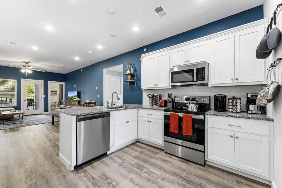 Coffee/tea facilities, Kitchen or kitchenette, dishwasher, oven, pet friendly, stove, toaster