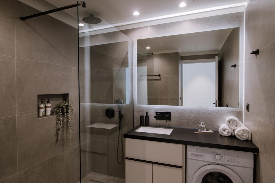 Shower, Bathroom, towels, washing machine