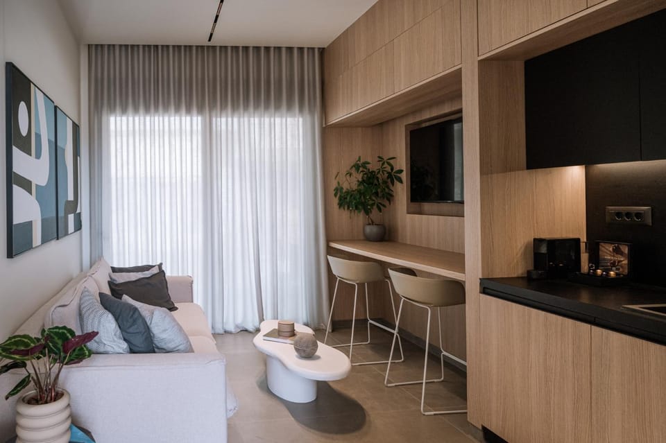 TV and multimedia, Kitchen or kitchenette, Living room, Seating area